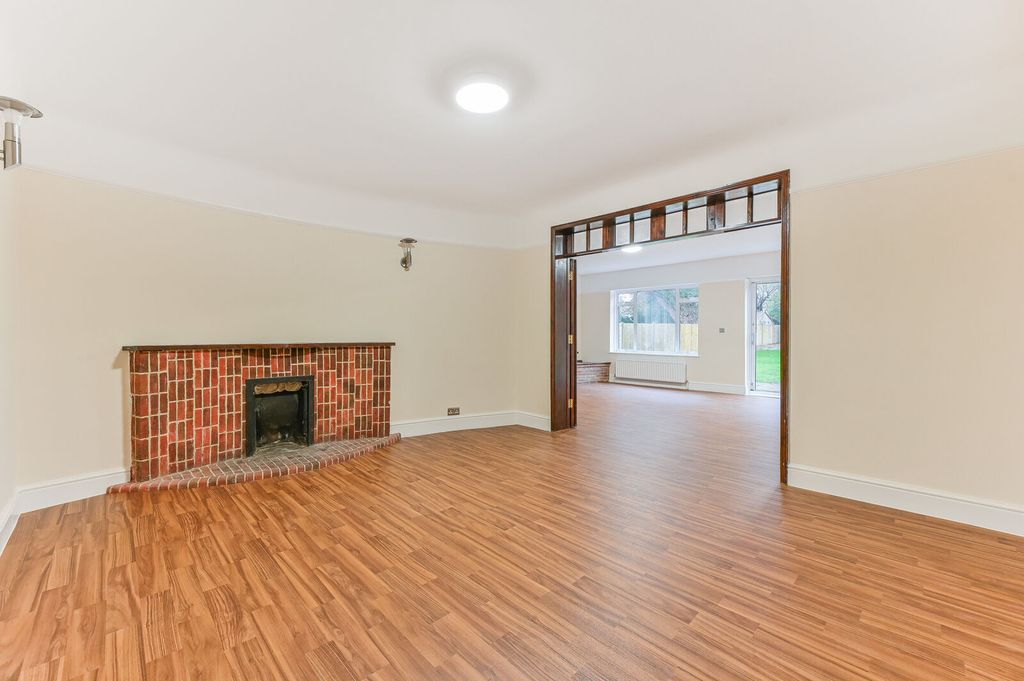Property photo 3 of 21