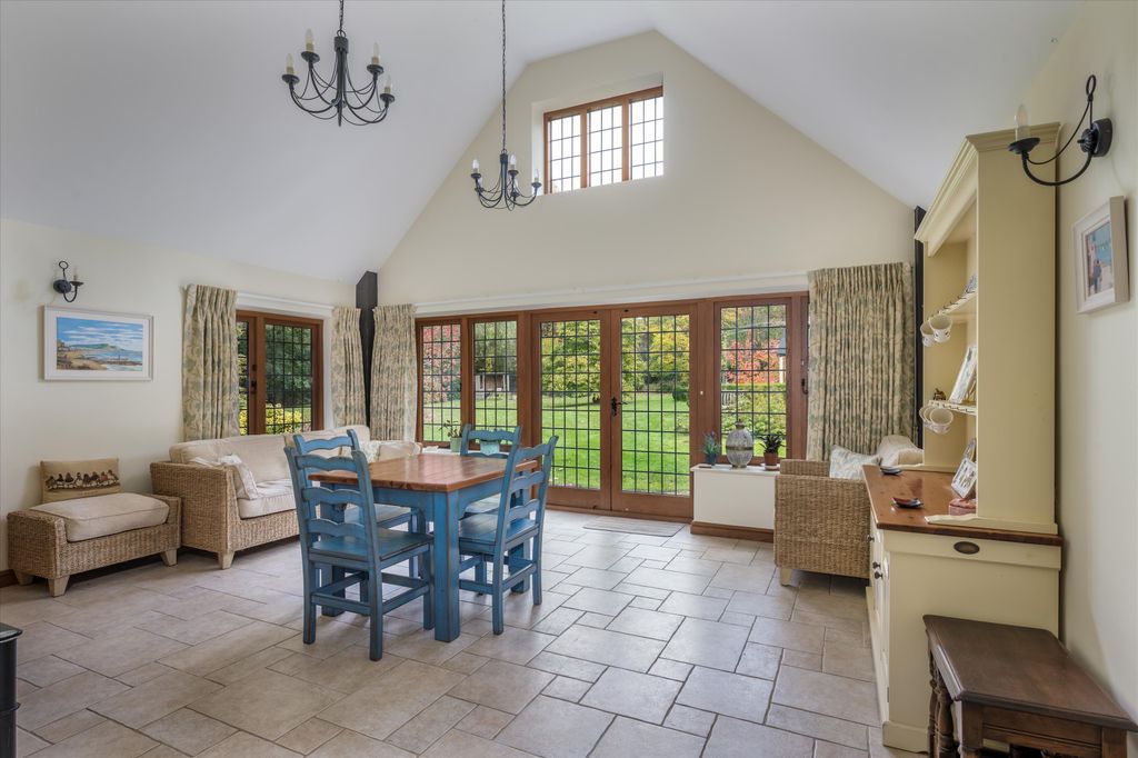 Property photo 3 of 18 Image