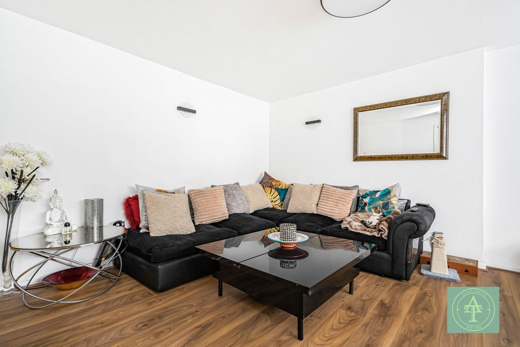 Property photo 3 of 14 Gallery