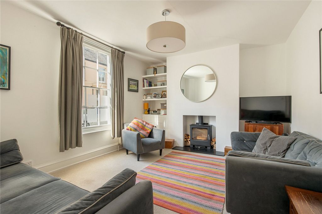 Property photo 2 of 14 Sitting Room