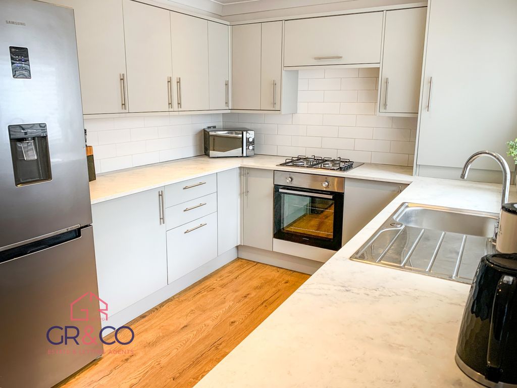 Property photo 2 of 28 Kitchen