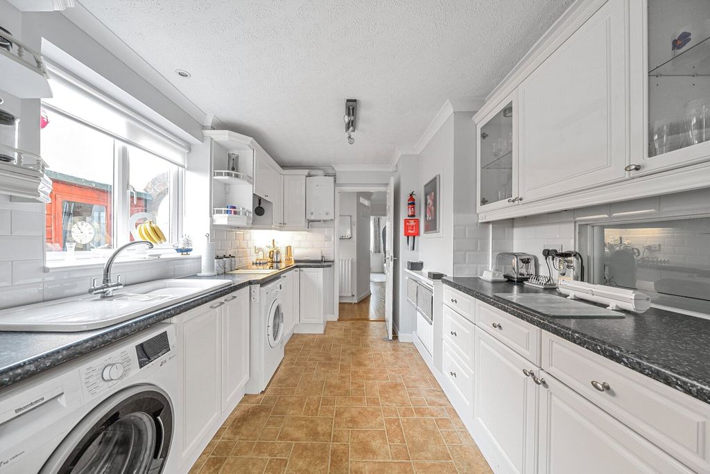 Property photo 3 of 22 Kitchen