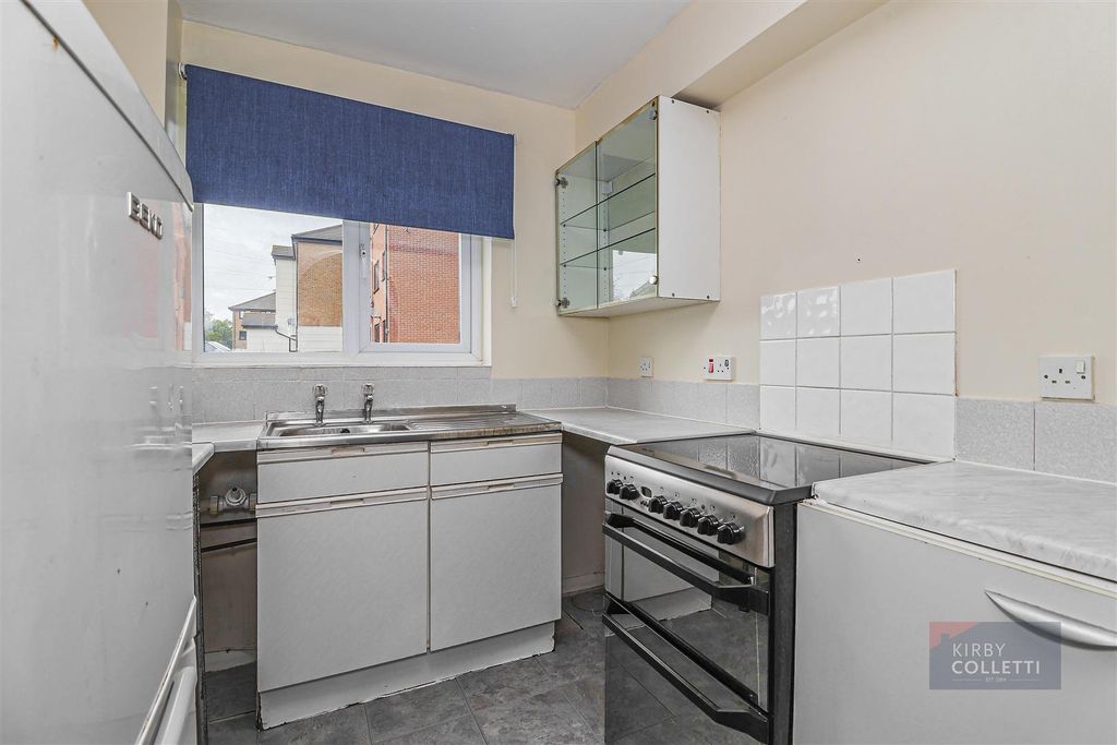 Property photo 3 of 6 Kitchen