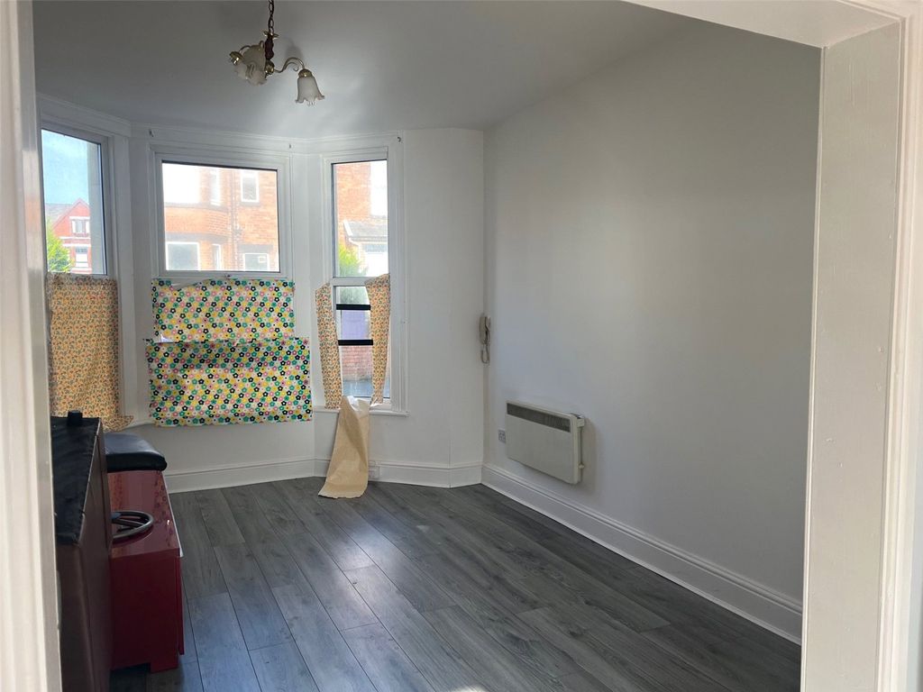 Property photo 2 of 8 Flat 1 Lounge