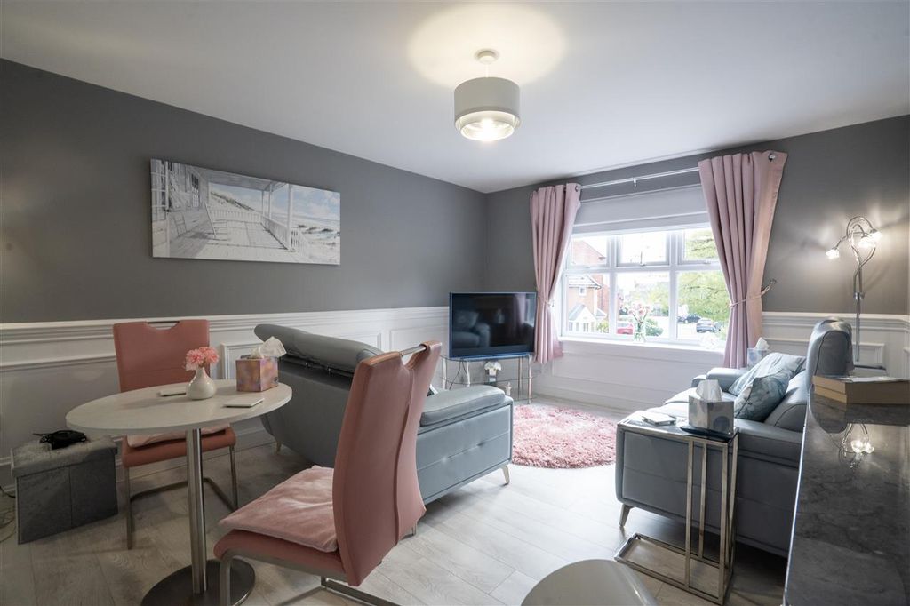 Property photo 2 of 10 Lounge