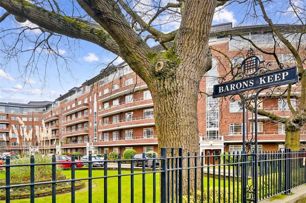 Property photo 1 of 2 External