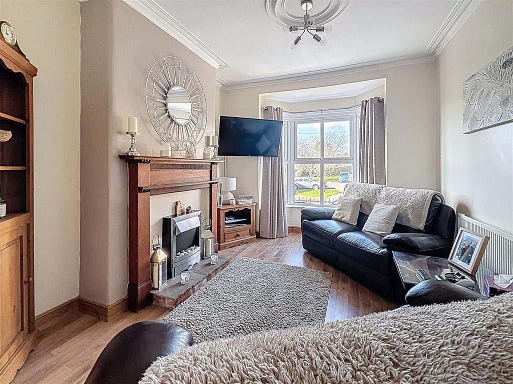 Property photo 2 of 14 Lounge