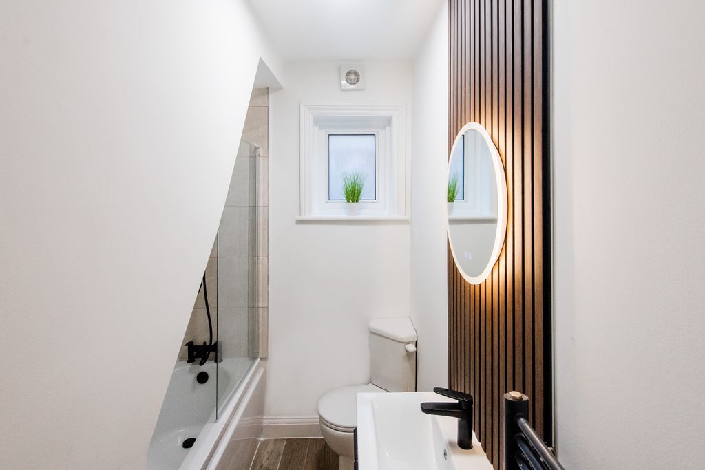 Property photo 2 of 37 Bathroom