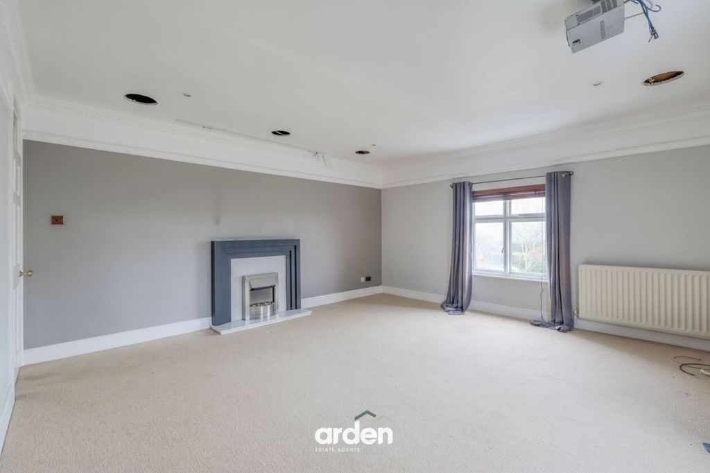 Property photo 3 of 12