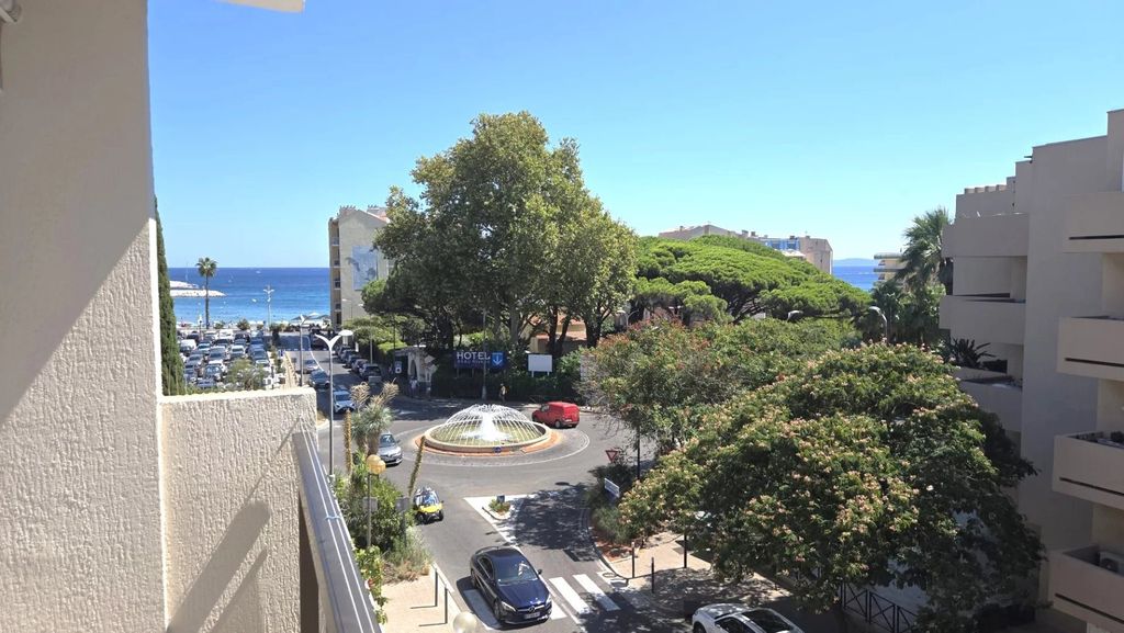 Property photo 1 of 12 5-Room Apartment With Sea View In Le Lavandou
