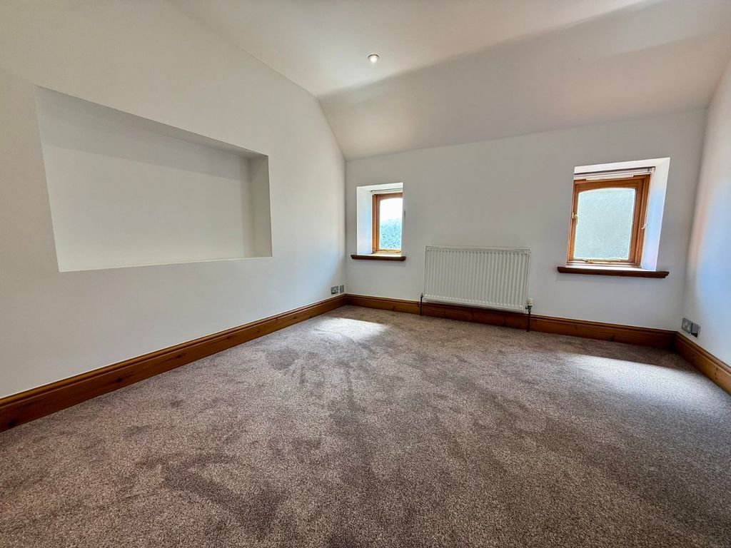 Property photo 2 of 9 Picture No. 24