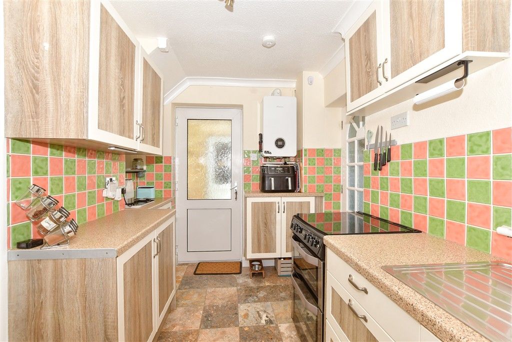 Property photo 3 of 10 Kitchen