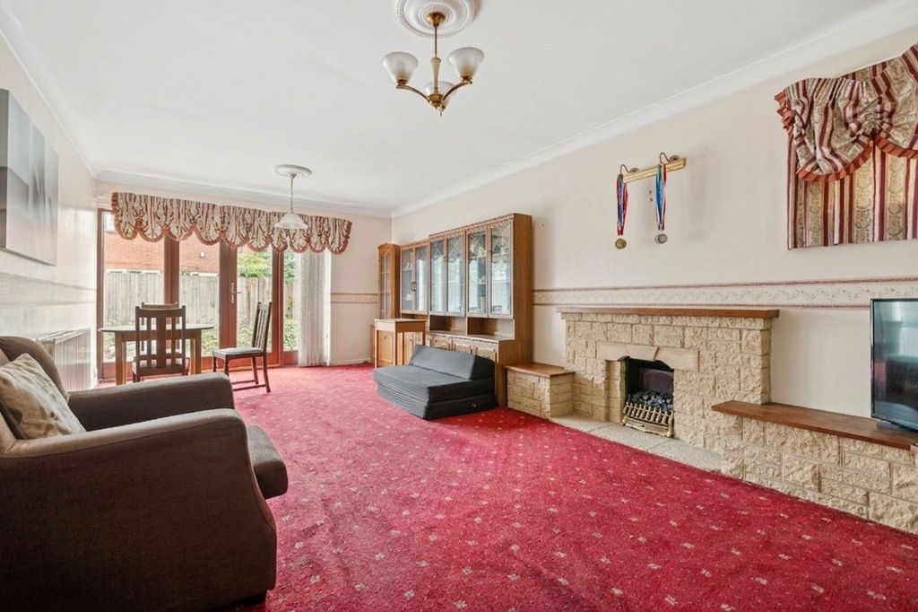 Property photo 3 of 18