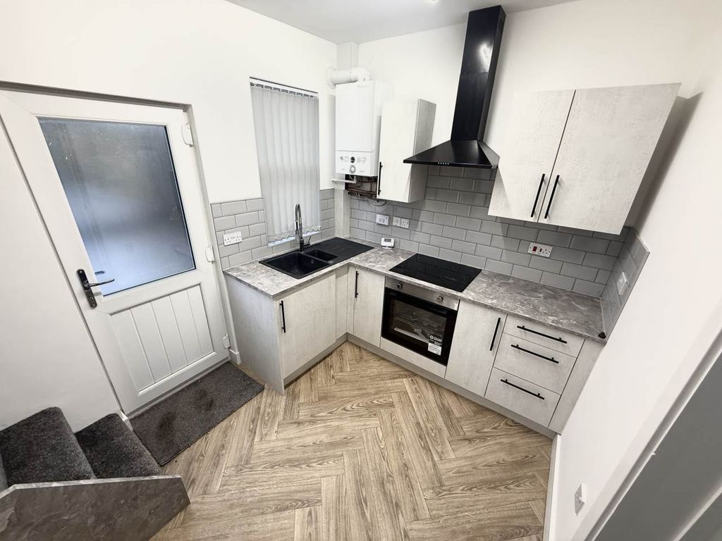 Property photo 2 of 5 Kitchen