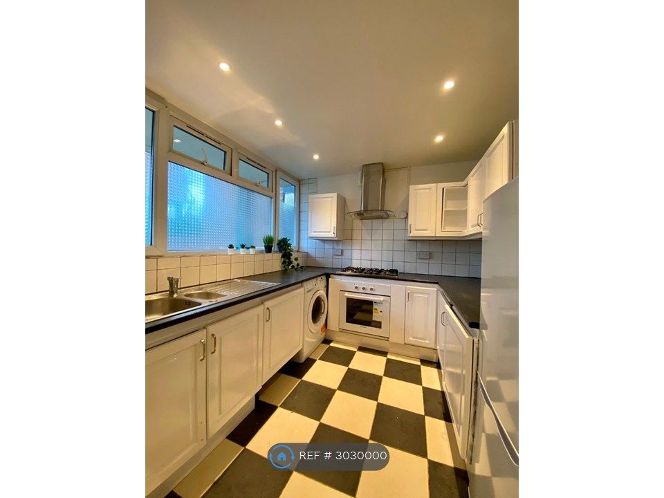 Property photo 3 of 13 Kitchen