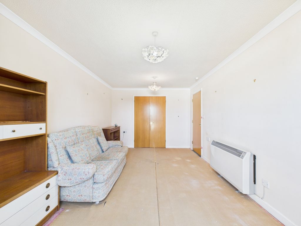 Property photo 3 of 11 Cam02313G0-Pr0099-Still008