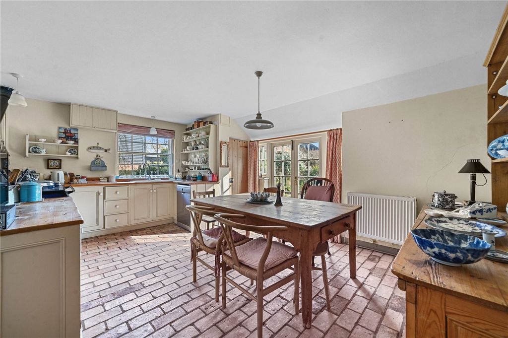 Property photo 3 of 27 Kitchen/Breakfast Rm