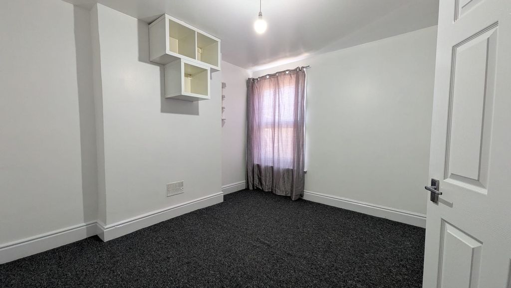 Property photo 2 of 6 41234Eed-F4B7-41B7-B354-4Fc30B66c8d3
