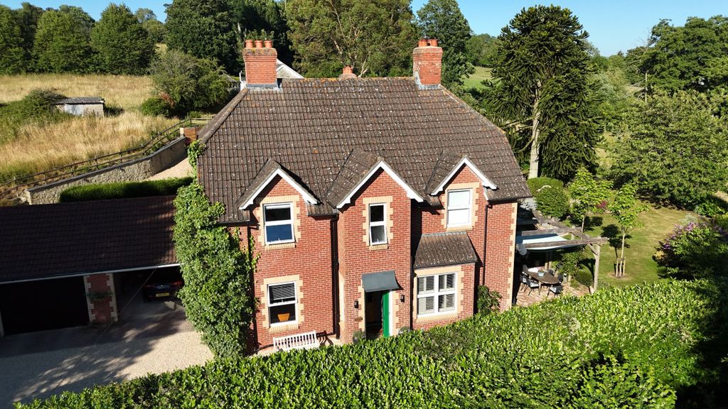 Property photo 2 of 30