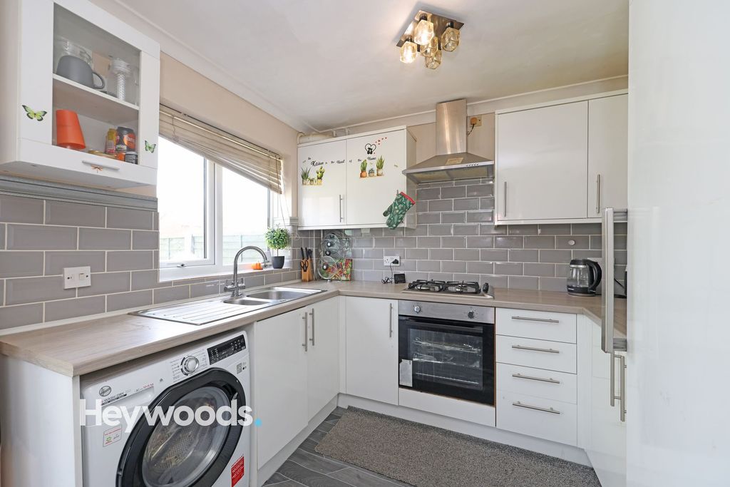 Property photo 2 of 27