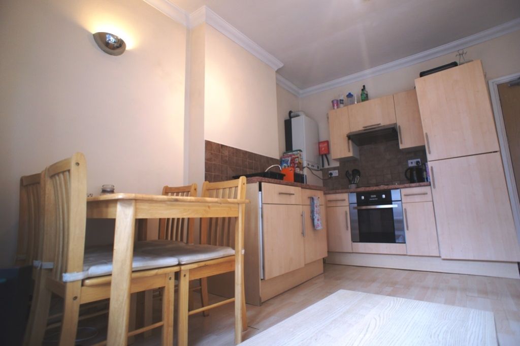 Property photo 3 of 7 120 Richmond, Flat 5 (1)