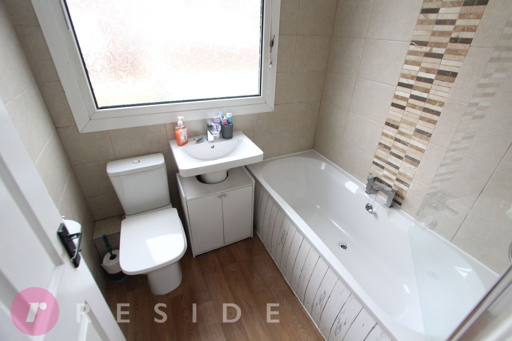 Property photo 3 of 18 Bathroom