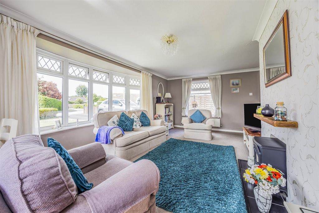 Property photo 2 of 17 32 Maybush Drive, Emsworth-Porticomarketing-Nexa-8