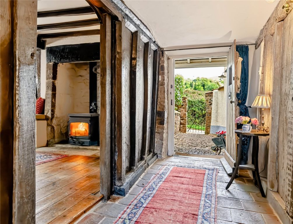 Property photo 3 of 20 Entrance Hall