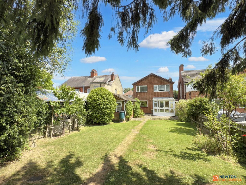 Property photo 2 of 31