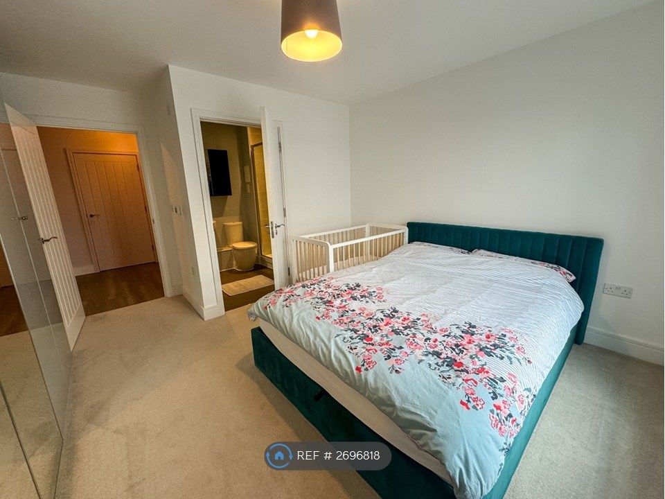 Property photo 3 of 13 Master Bedroom With King Size Bed And 4 Wardrobes