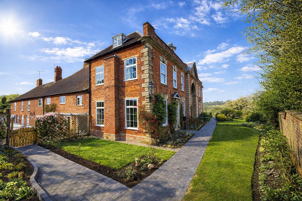 Property photo 1 of 24