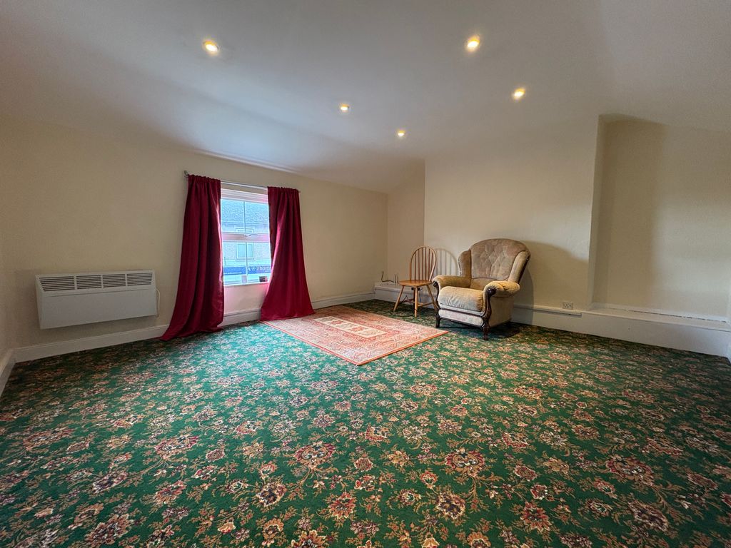 Property photo 1 of 6 Living Room