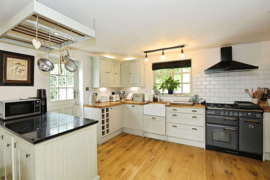 Property photo 2 of 19 Pbox-Img.Jpg