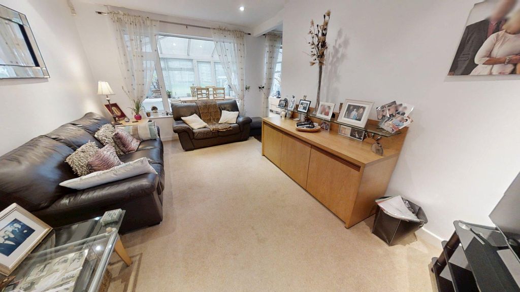 Property photo 2 of 20 Reception