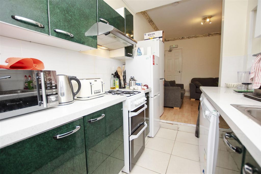 Property photo 2 of 11 Approach