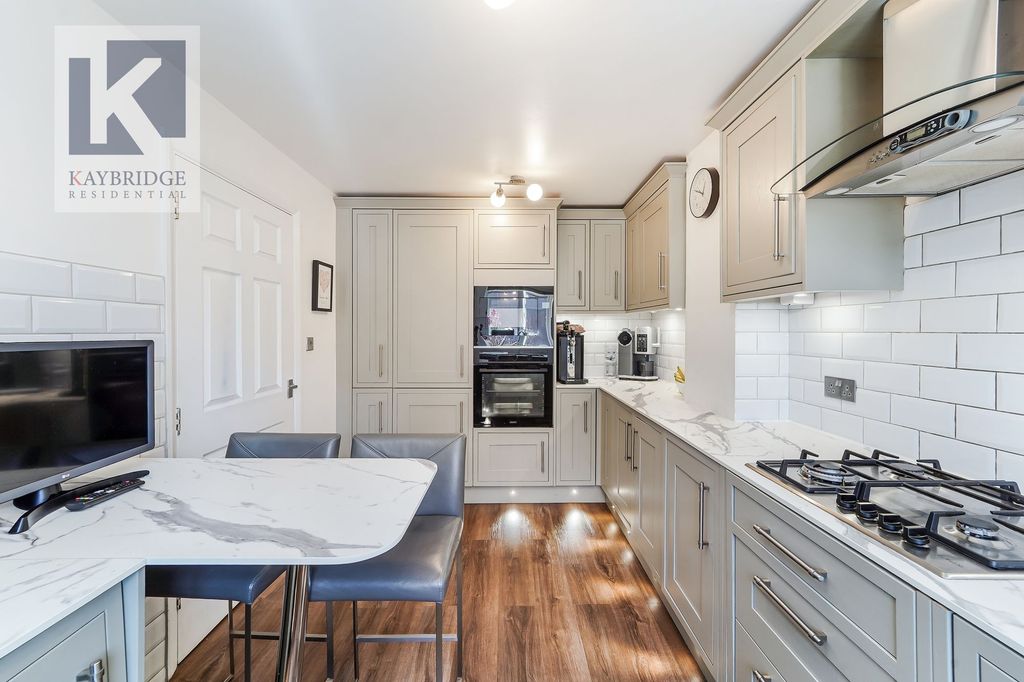 Property photo 3 of 12 Evelyn Way, Epsom - Kt19 7Dj