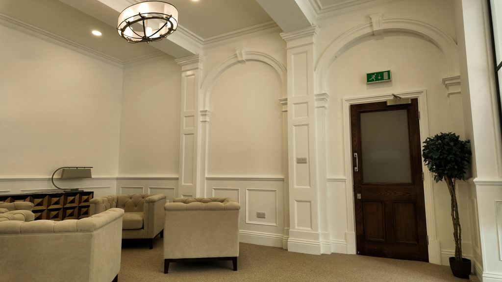 Property photo 2 of 10 Aln Room .4.Jpg