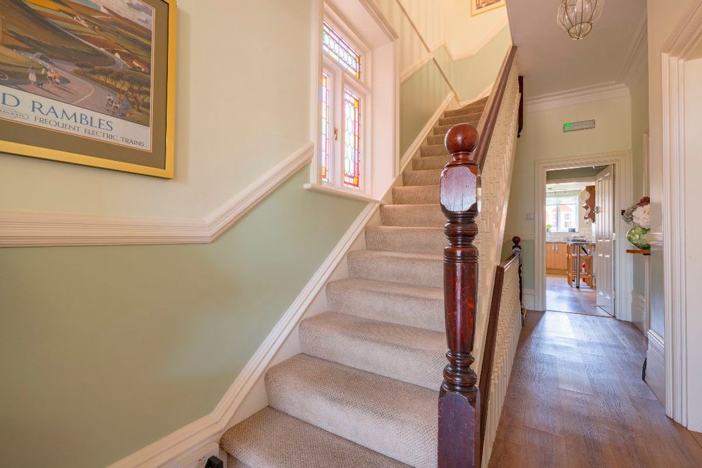 Property photo 2 of 32