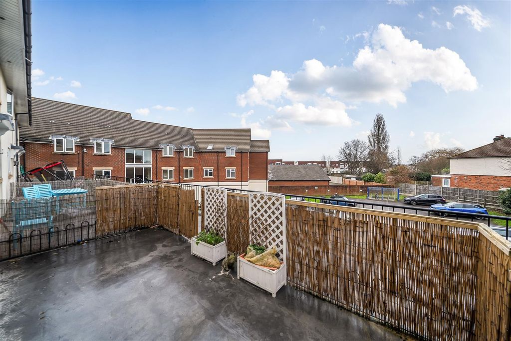 Property photo 2 of 13 Roof Garden