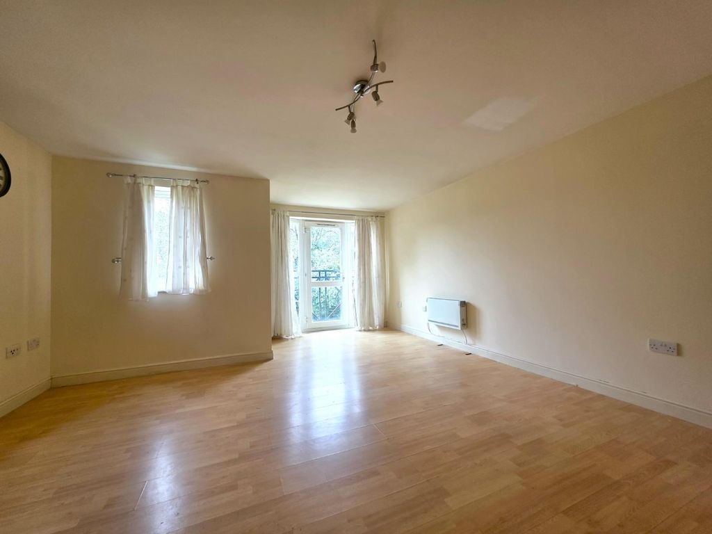 Property photo 2 of 7 1000043416.Jpg