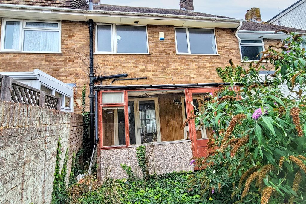 Property photo 2 of 17 35 Rectory Road, Shoreham-By-Sea Bn43 6Eb
