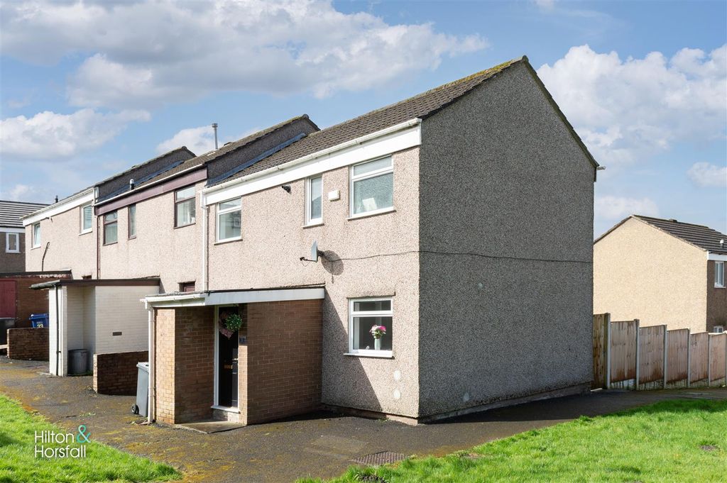 Property photo 1 of 13 Rushton Close