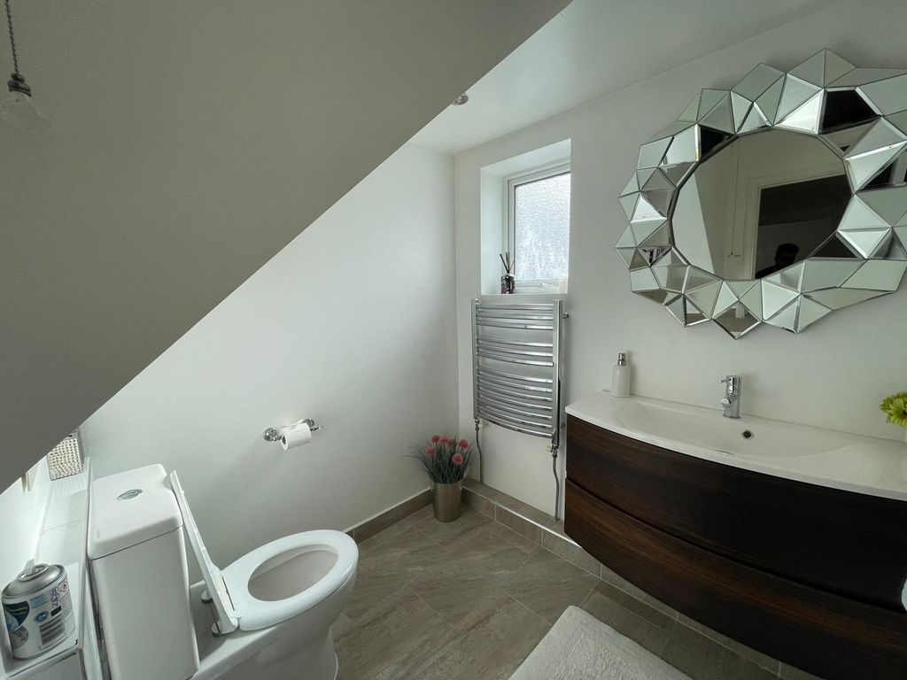 Additional image 12 of 5 bed terraced house to rentLodge Close, Chigwell IG7