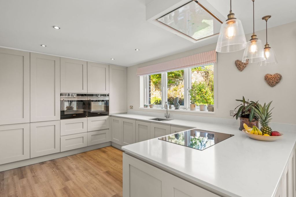 Property photo 3 of 24