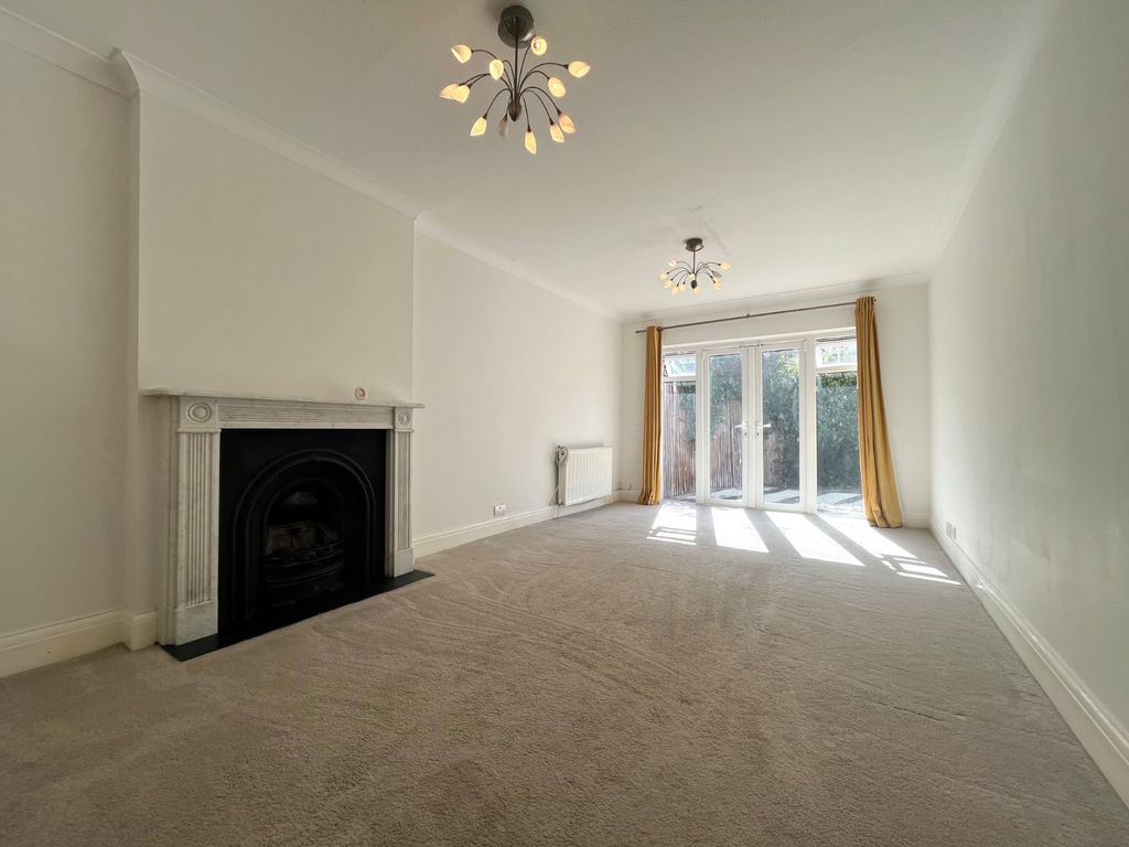 Property photo 3 of 34 Picture No. 70
