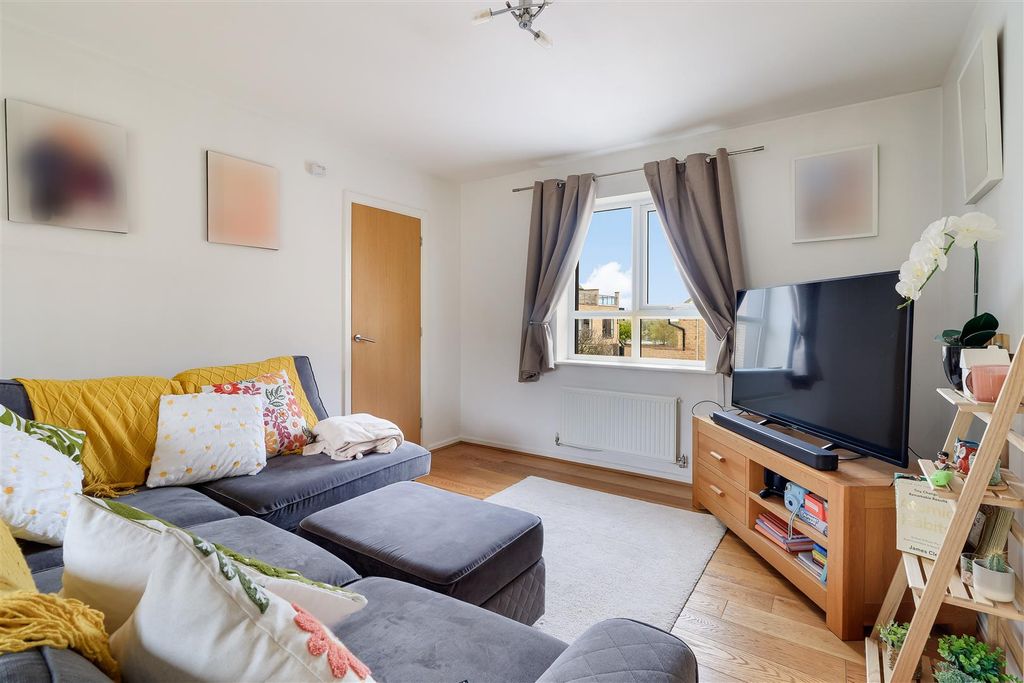 Property photo 3 of 17