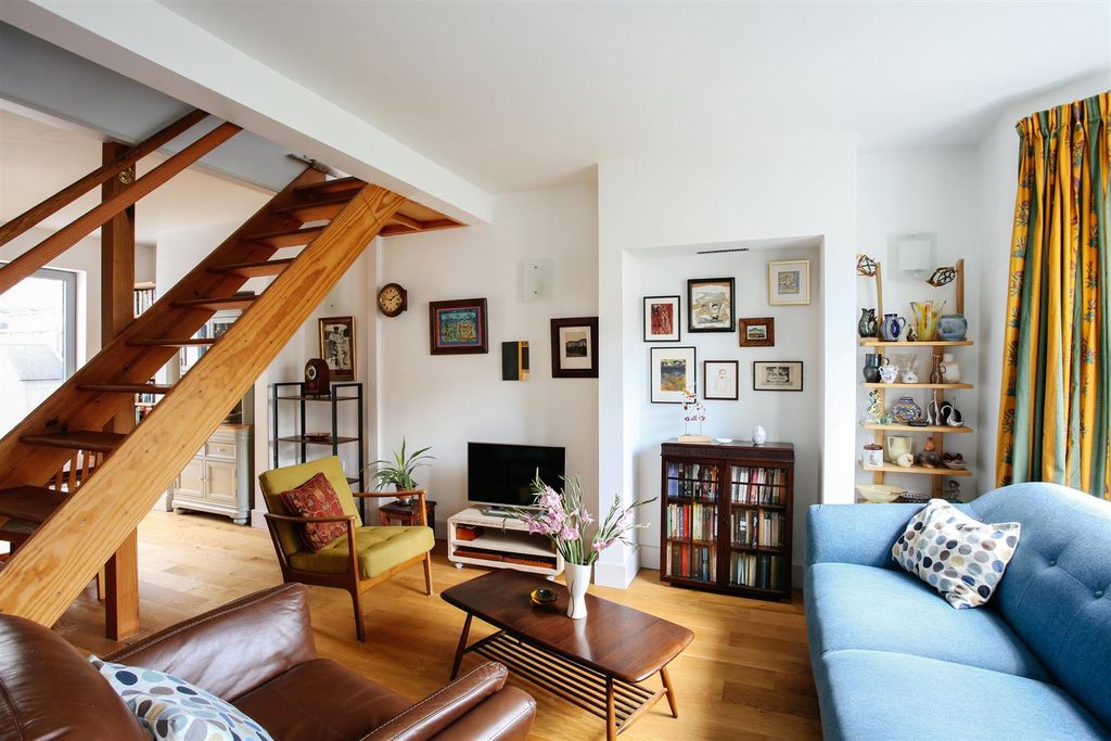 Property photo 1 of 41