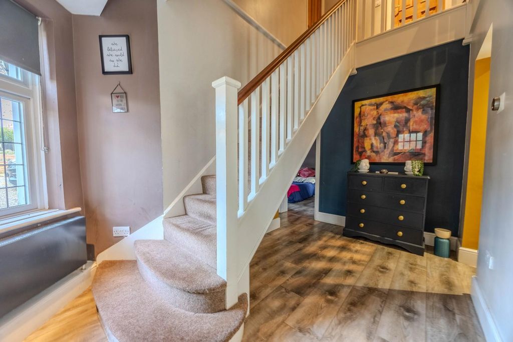 Property photo 2 of 26