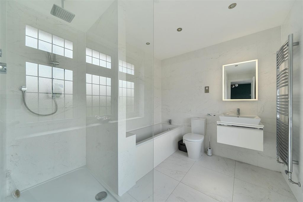 Additional image 13 of 3 bed property for saleLowsley Farm Drive, Liphook GU30