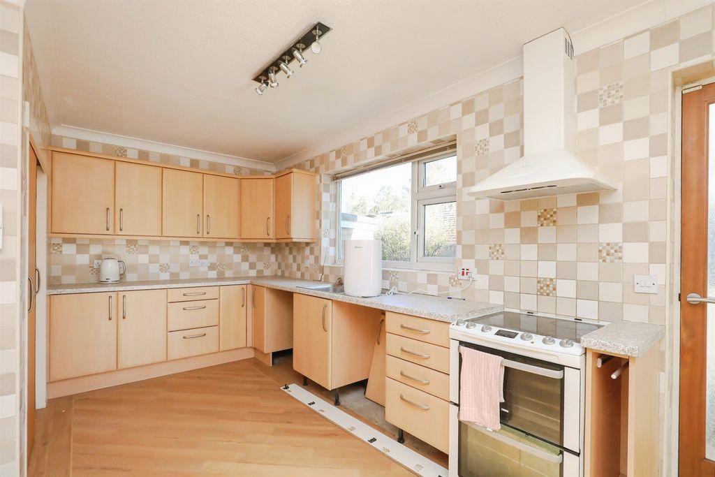 Property photo 3 of 32